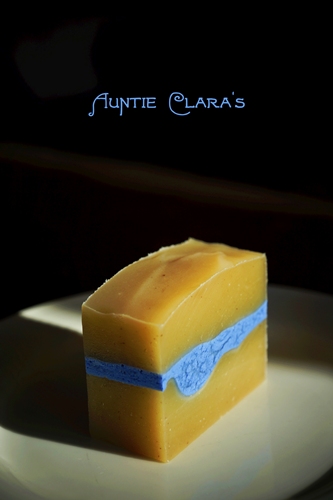 Glycerin rivers in blue ultramarine and titanium dioxide
