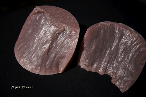 Fibrous crystalline structure inside gelled soap