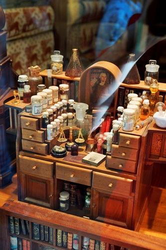 Miniature lab of perfume maker or 'muschiere'